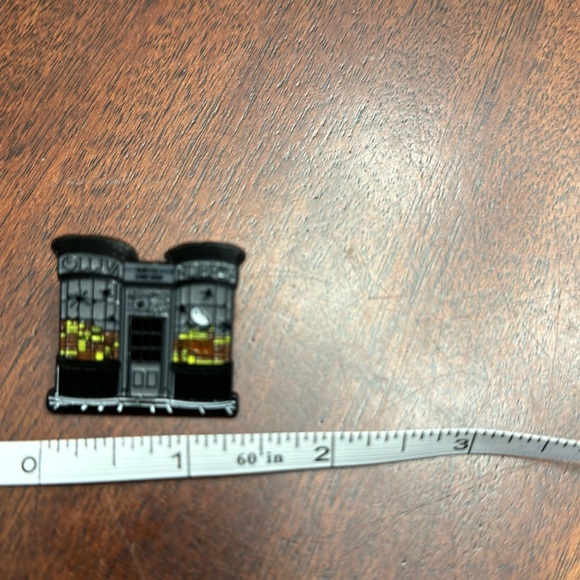 Harry Potter Hogwarts Ollivanders Wand Shop Enamel Pin NWOT - Picture 5 of 7